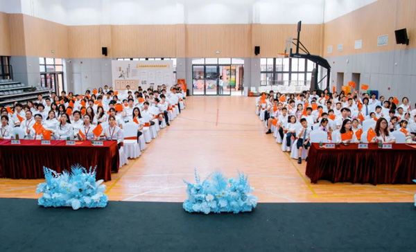 ZWIE | 铭记历史，珍爱和平丨中黄师生观看九三盛大阅兵